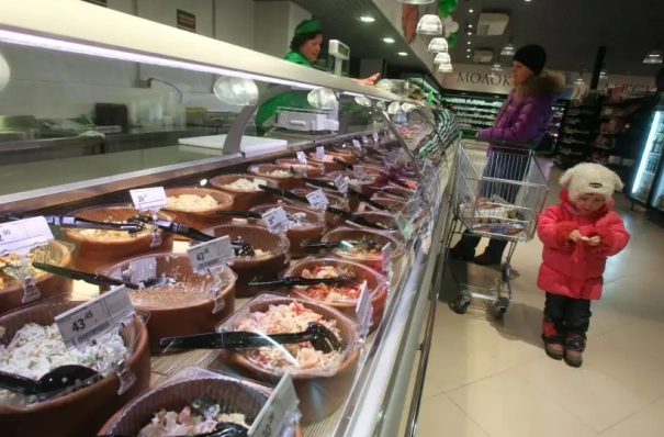 Более 60% проверенных Роспотребнадзором образцов готовой еды не соответствовали санэпидтребованиям