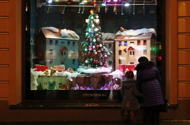 Число закрытых магазинов и кафе в центре Петербурга в 2025г на треть превысило число открытых