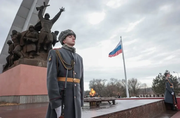 Память освободителей Ростова-на-Дону почтили на реконструированном мемориале