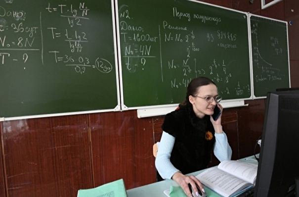 Работающим удаленно алтайским учителям предоставят бесплатный интернет