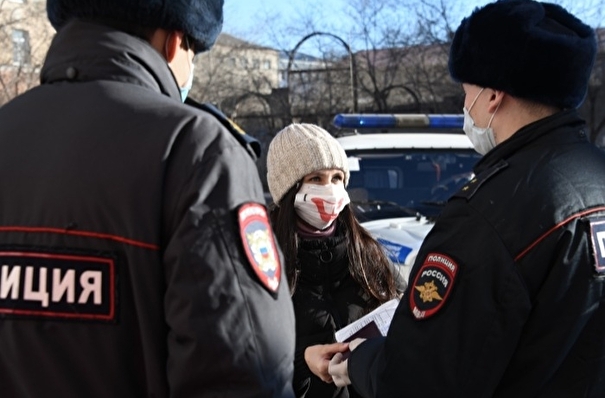 Полиция задержала женщину, которая разбила кувалдой буддистскую ступу под Красноярском