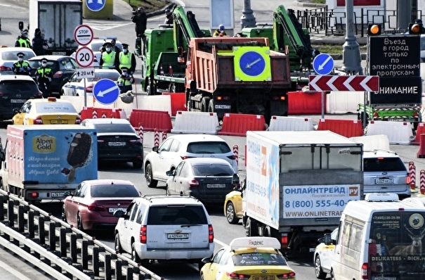 Массовые пробки возникли на въезде в Москву из-за пропускной системы