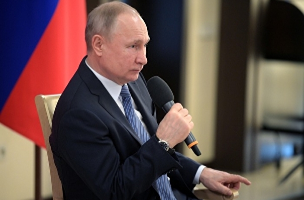 Путин: патриотизм - это посвятить себя развитию страны и ее движению вперед