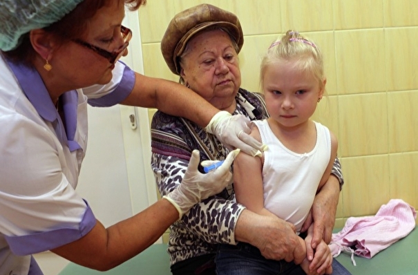 Вакцинацию детей продолжают в Пскове, Новгороде, Калининграде и Заполярье