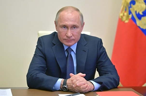Путин поручил мониторить выплаты медикам за работу с зараженными COVID-19