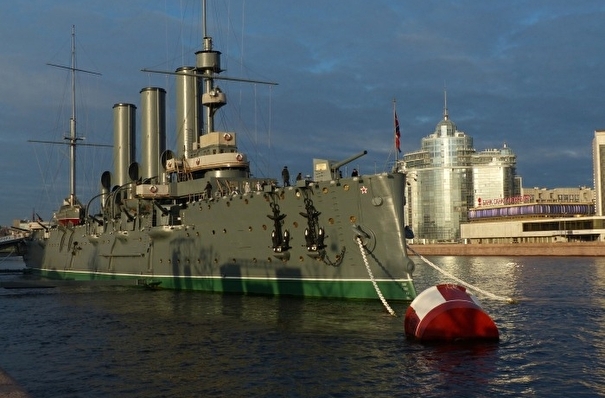 В Петербурге открылась выставка к 120-летию спуска на воду крейсера "Аврора"