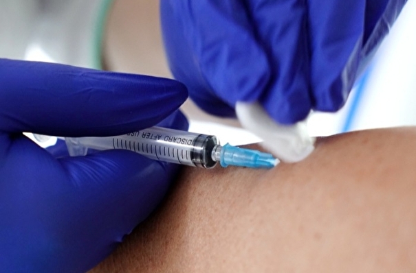 Противокоронавирусная вакцина может появиться в России к осени