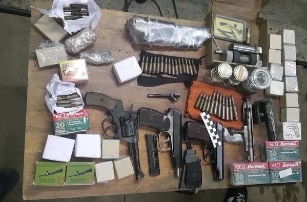 ФСБ изъяла почти 200 единиц оружия у нелегальных "оружейников" в 9 регионах