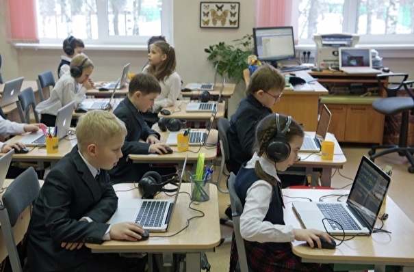 Школы Сахалинской области получат к учебному году около 4 тыс. ноутбуков