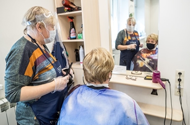 В Подмосковье возобновили работу около 2 тыс. салонов красоты и парикмахерских