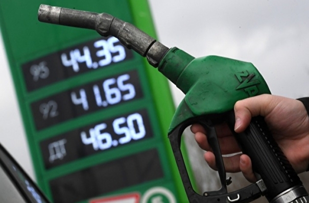Доля госзакупок бензина АИ-92 по завышенным ценам в РФ составила в январе-мае 1,4%