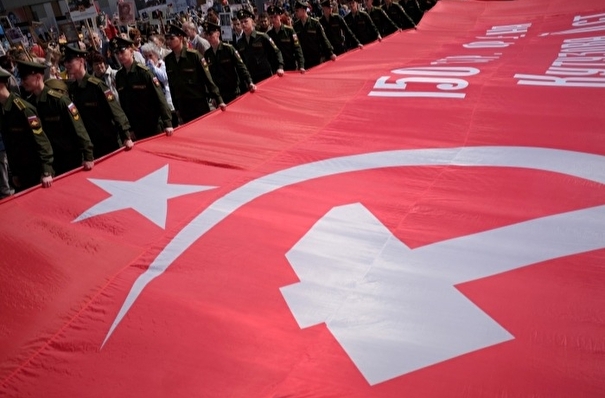 Знамя Победы площадью около 15 тыс. кв. метров развернут на военном параде 24 июня в Ставрополе
