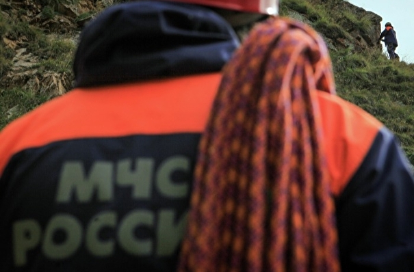 Спасатели из-за непогоды несколько дней не могут эвакуировать с камчатского вулкана туриста, у которого отказали ноги