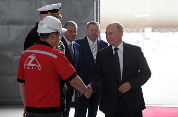 Путин пообещал оказать поддержку оборонным предприятиям Крыма