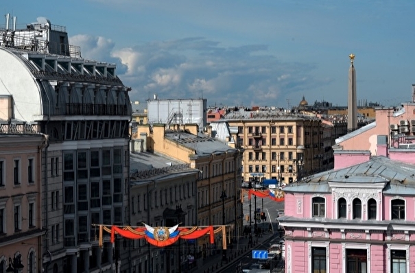 Беглов предлагает узаконить экскурсии по крышам Петербурга
