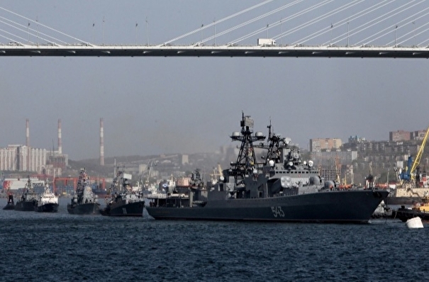 Корабли ТОФ во Владивостоке становятся в парадный строй ко Дню ВМФ