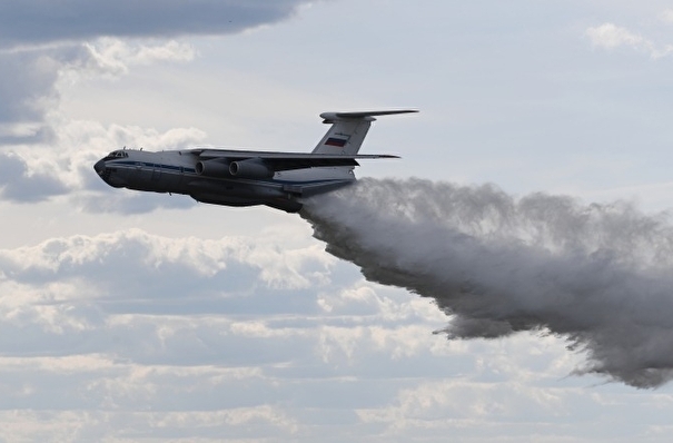 Два самолета Ил-76 Минобороны тушат лесные пожары в Оренбургской области