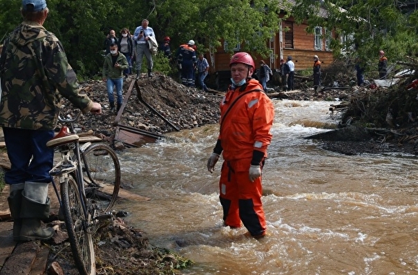 Свердловские спасатели завершили работу в пострадавших от паводка Нижних Сергах