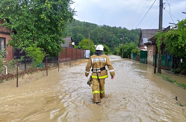 Три населенных пункта подтопило после ливня в Апшеронском районе Кубани - МЧС