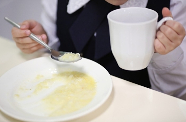 Горячим питанием обеспечат младшеклассников в школах Астраханской области