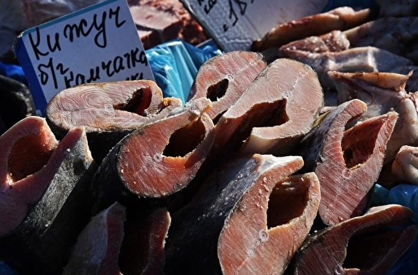 Дегтярев поручил разобраться с ценами на рыбу в Хабаровском крае
