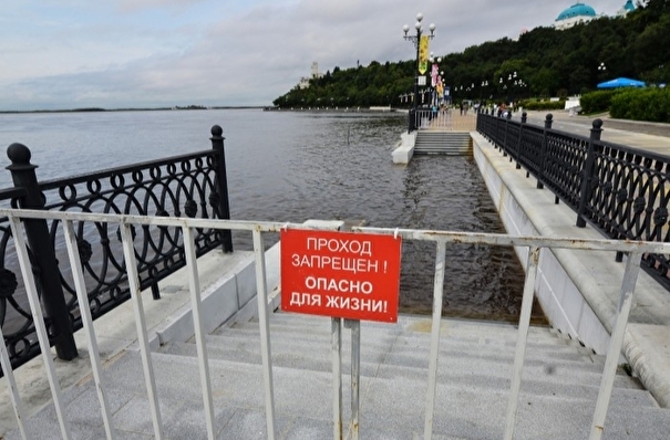 Амур затопил нижнюю прогулочную зону набережной в Хабаровске