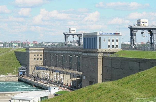 Иркутская ГЭС "Иркутскэнерго" вновь увеличивает сбросы из-за большого притока с Байкала