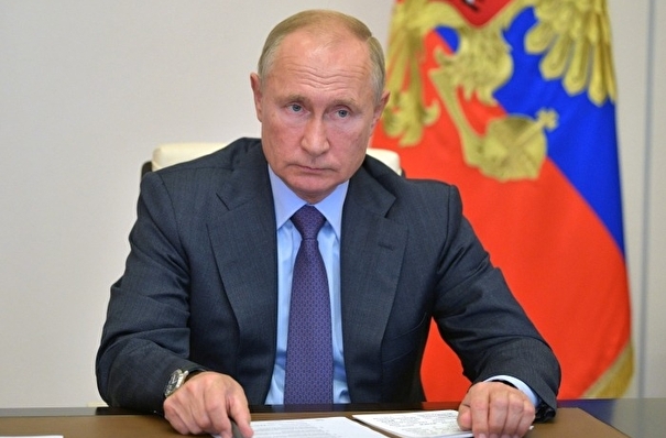 Путин с большим отрывом лидирует в рейтинге самых упоминаемых персон в российской прессе