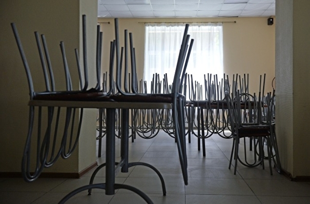 В омских школах из-за ухудшающейся эпидемиологической ситуации отменили дневные лагеря