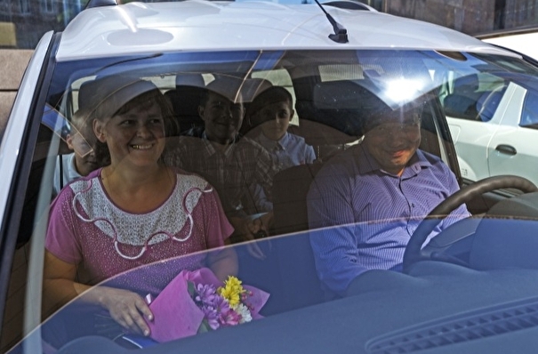 Многодетным семьям Сахалина помогают купить автомобили за счет соцвыплат