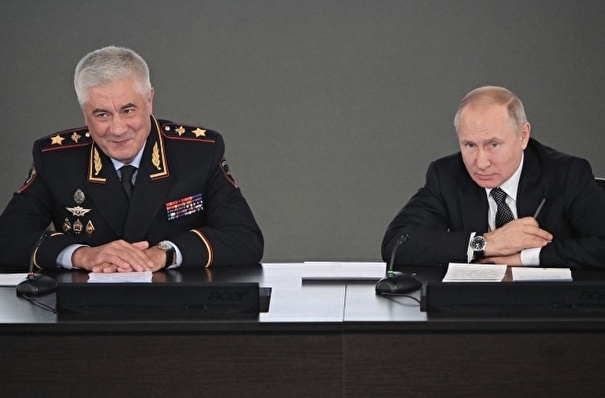 Путин и Колокольцев поздравили личный состав МВД с профессиональным праздником