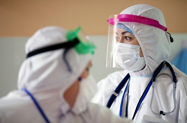 Более 300 петербургских студентов помогают врачам бороться с коронавирусом в "красной зоне"