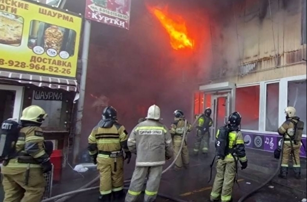 Крупный пожар на рынке в Ростове-на-Дону локализован на площади в 4 тыс. "квадратов"