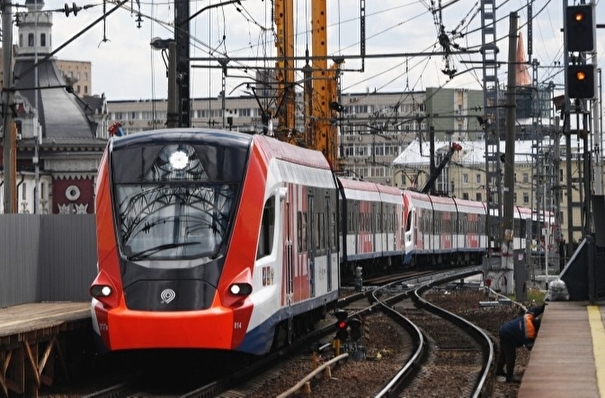 Два пассажирских поезда задерживаются в пути из-за схода порожних вагонов в Приамурье