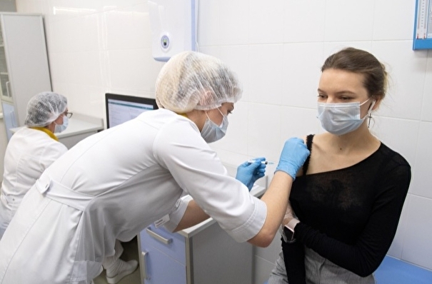 Работники ИП и самозанятые смогут вакцинироваться от COVID-19 в Москве с 19 января
