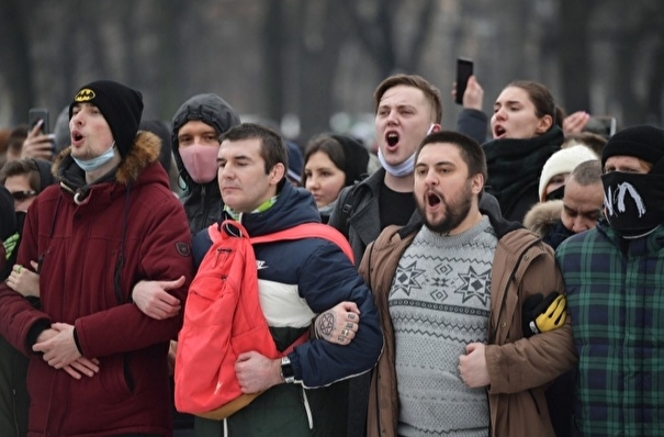 Несанкционированные акции в поддержку Навального проходят в нескольких городах на Северо-Западе РФ