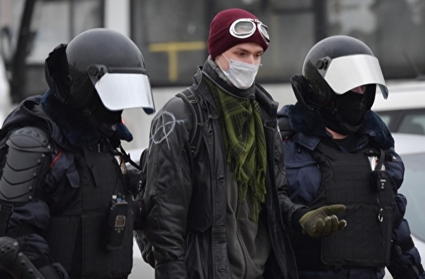 В Москве и Петербурге начались задержания оппозиционеров