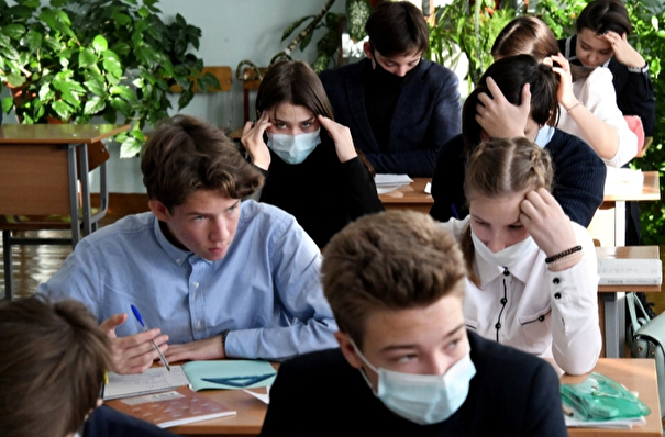 Российские школы смогут сами решить, продлевать ли учебный процесс из-за мер против COVID-19