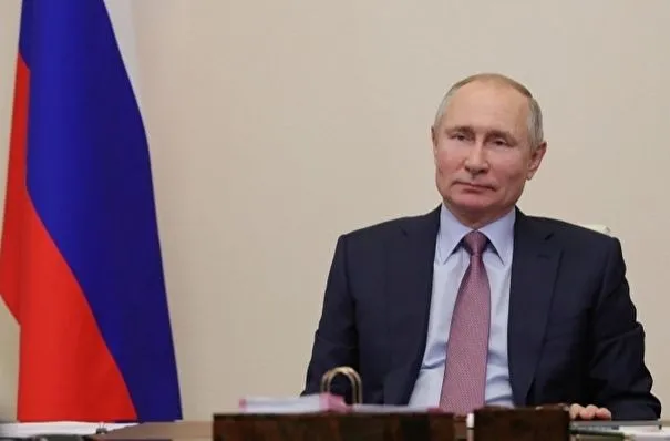 Путин: профессия учителя должна быть в центре внимания общества, для этого можно сделать интересную передачу на ТВ 