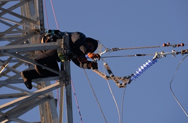 Энергетики восстановили подачу электричества в семь сел после циклона на Сахалине