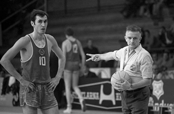 Спорткомплекс имени советского баскетболиста Белова открыли на его родине в томском селе