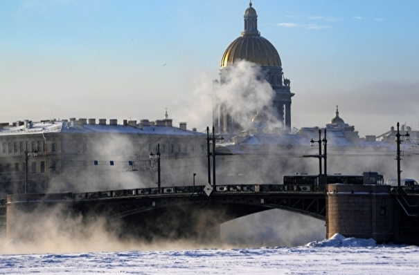 Дворцовый мост в Петербурге подсветят изумрудным в честь святого Патрика