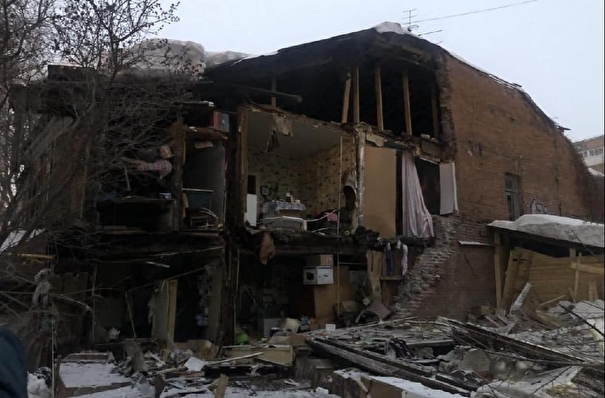 Стена обрушилась в жилом доме в центре Самаре