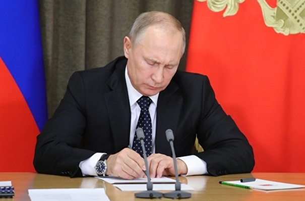 Путин подписал закон о снятии ограничений по возрасту для назначенных им чиновников