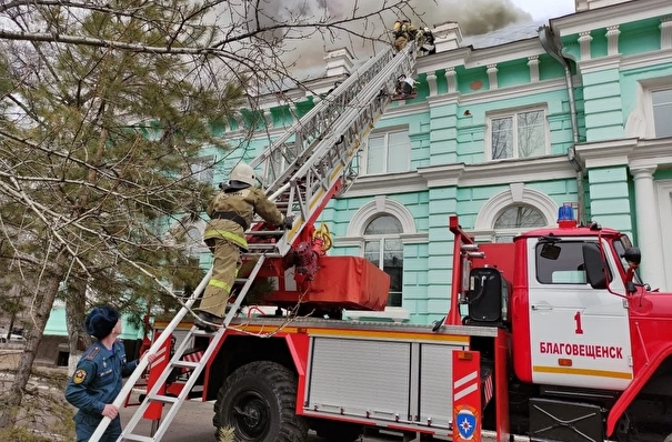 Пожар в кардиоцентре в Благовещенске локализован на площади в 1,6 тыс. кв. м.