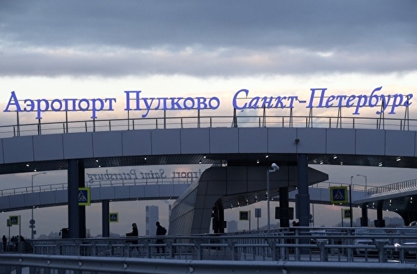 В "Пулково" Як-40 без пассажиров выкатился за пределы ВПП из-за порыва ветра