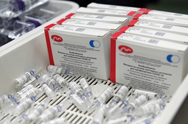 Более 5,5 тысячи комплектов вакцины, разработанной центром "Вектор", поступили в Алтайский край