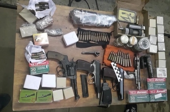ФСБ задержала 55 нелегальных "оружейников" в 21 регионе РФ