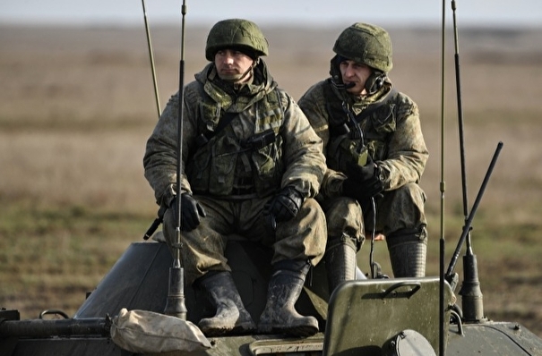 Более 2 тыс. российских военнослужащих провели контрольные стрельбы на берегу Черного моря
