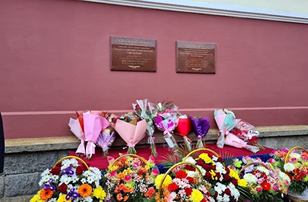 Мемориальные доски в честь Ким Чен Ына и Ким Чен Ира открыли во Владивостоке